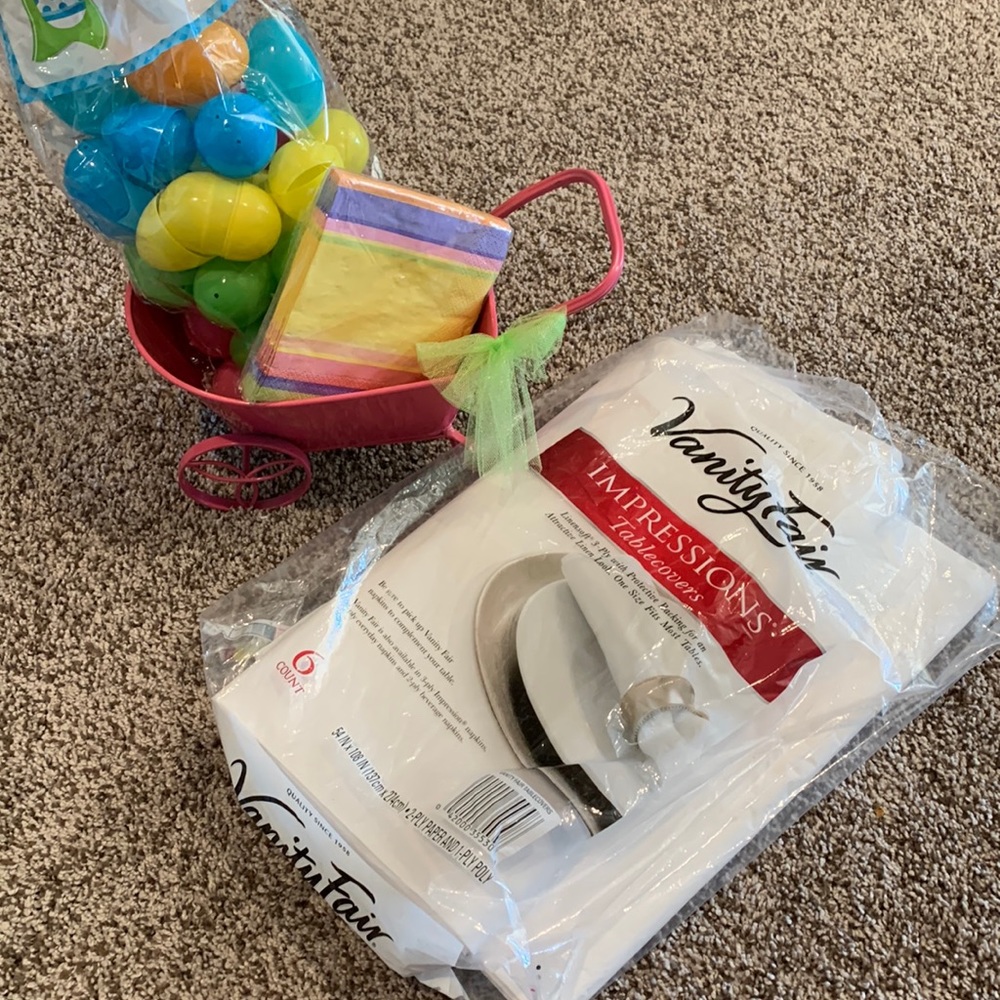 Easter decor/napkins/table cloths(2)